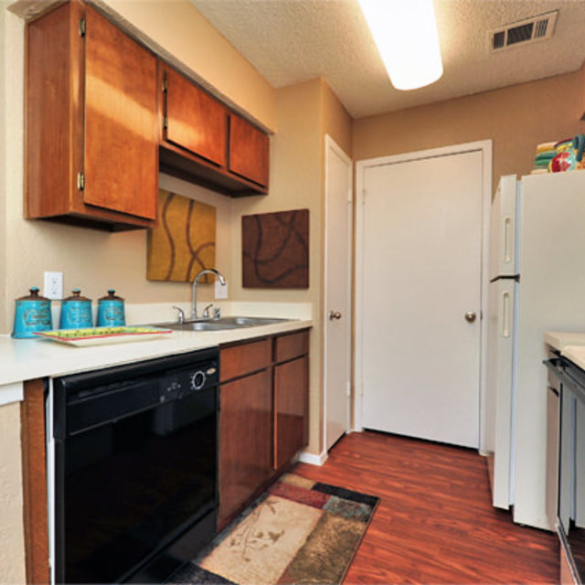 Greenbriar Apartments Plano TX | Kitchen