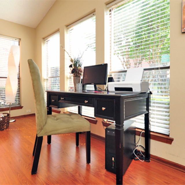 Greenbriar Apartments In Plano | Business Center