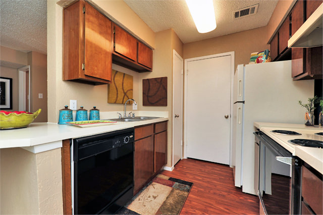 Greenbriar Apartments Plano TX | Kitchen