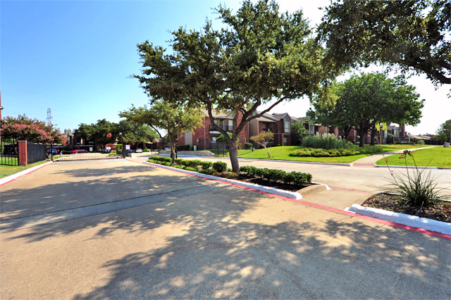 Greenbriar Apartments In Plano TX | Entrance