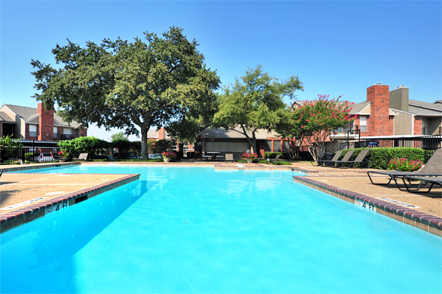 Greenbriar Apartments In Plano | Pool